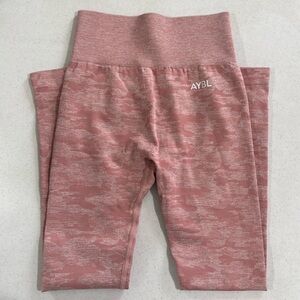 AYBL Gym Leggings Pink Camo Butt Ruch Enhance Curves XS EUC